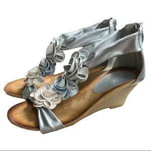Patrizia by Spring Step Wedge Sandals Sz 39 EU Silver Multi